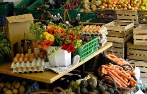 Hofladen mit Lebensmitteln; Bild Katrin Läpple LEL