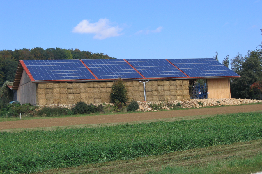  Photovoltaikanlage auf landwirtschaftlichem Betriebsgebäude; Bild Werner Schmid,