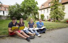 Bilde von auszubildende/auszubildender,  lernen im Grünen; Bild Jan Potente MLR