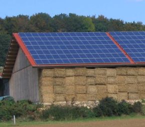  Photovoltaikanlage auf landwirtschaftlichem Betriebsgebäude; Bild Werner Schmid,